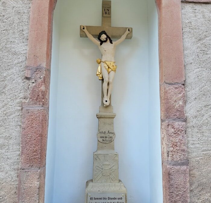Restauration de la croix et de l’oratoire dans le cimetière